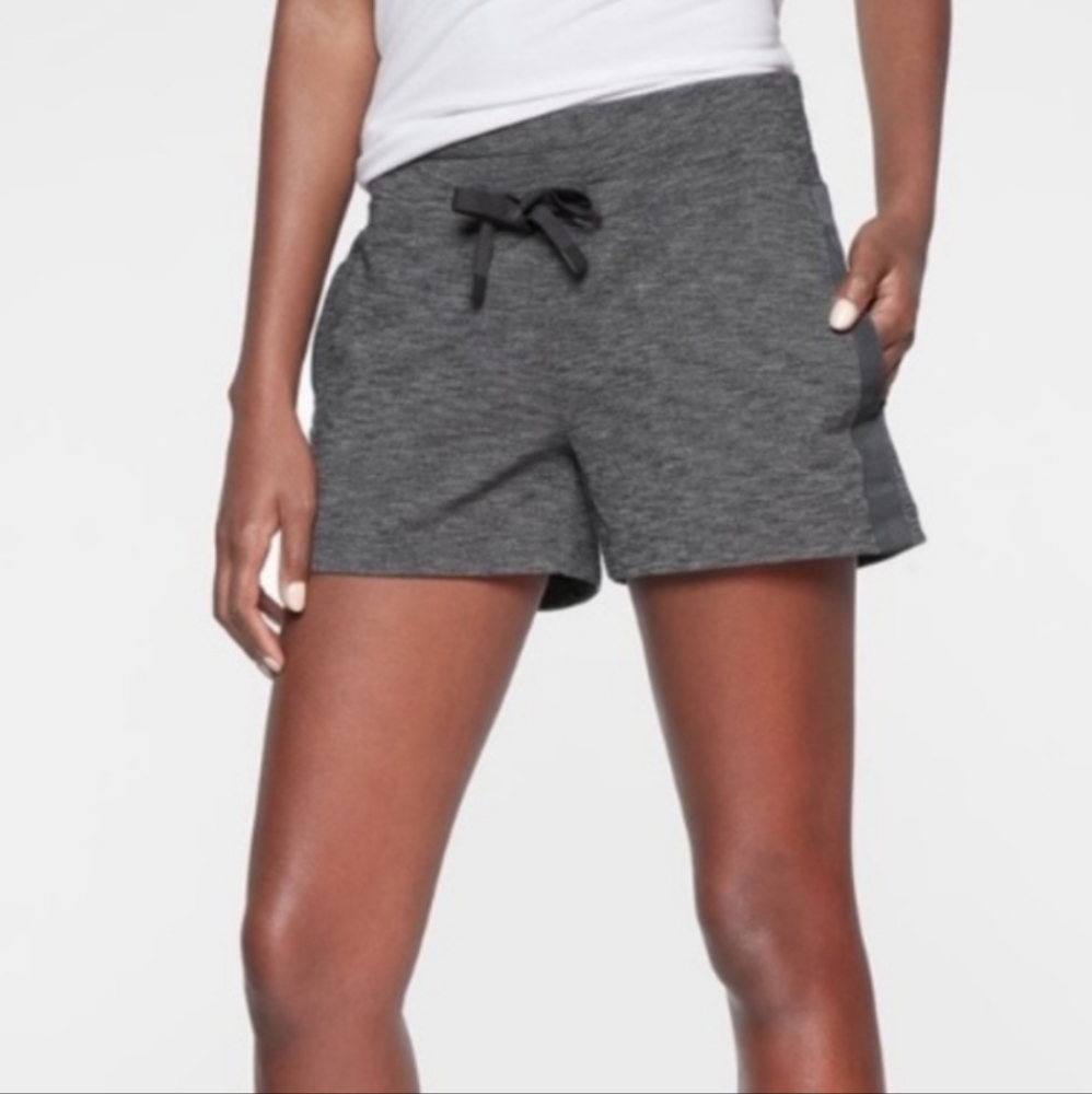 Athleta Metro Downtown 4" Short